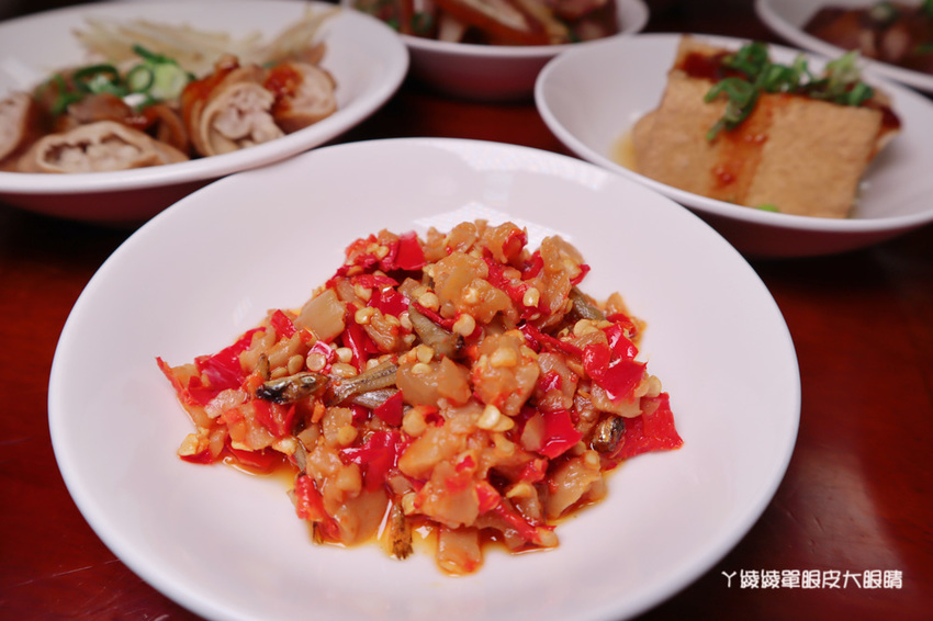 新竹美食小吃推薦禾日香滷肉飯，長和宮附近平價滷肉飯！必點太陽飯跟海鮮什錦麵