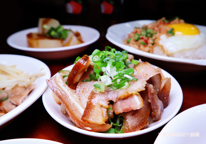 新竹美食小吃推薦禾日香滷肉飯，長和宮附近平價滷肉飯！必點太陽飯跟海鮮什錦麵