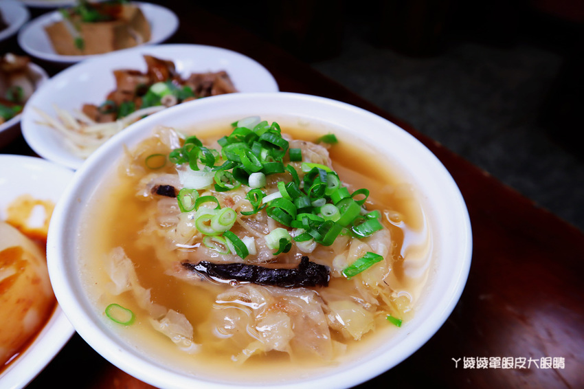 新竹美食小吃推薦禾日香滷肉飯，長和宮附近平價滷肉飯！必點太陽飯跟海鮮什錦麵