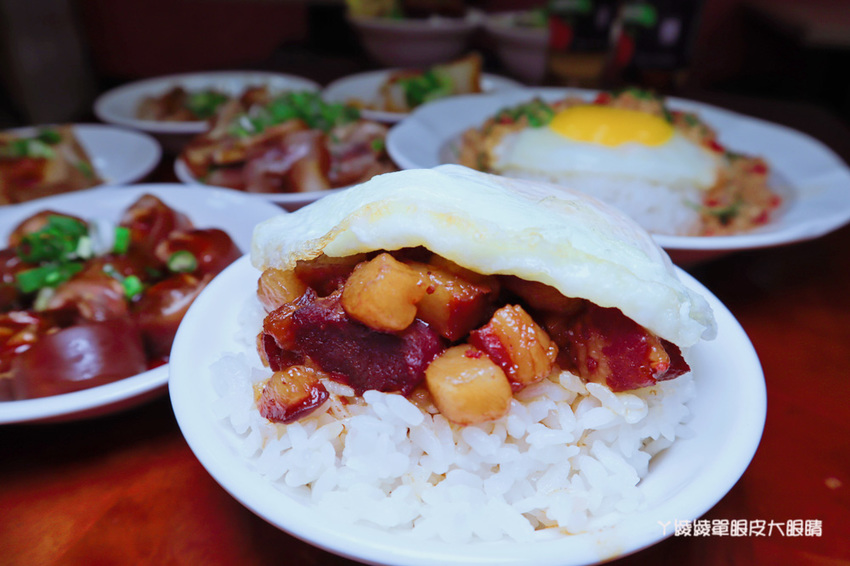 新竹美食小吃推薦禾日香滷肉飯，長和宮附近平價滷肉飯！必點太陽飯跟海鮮什錦麵