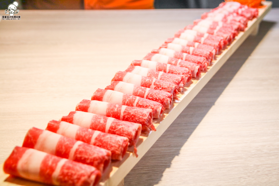 食鍋 麻辣火鍋 鍋物 火鍋 北高雄火鍋 鴛鴦鍋 高雄美食 高雄必吃 霸氣肉盤 肉多