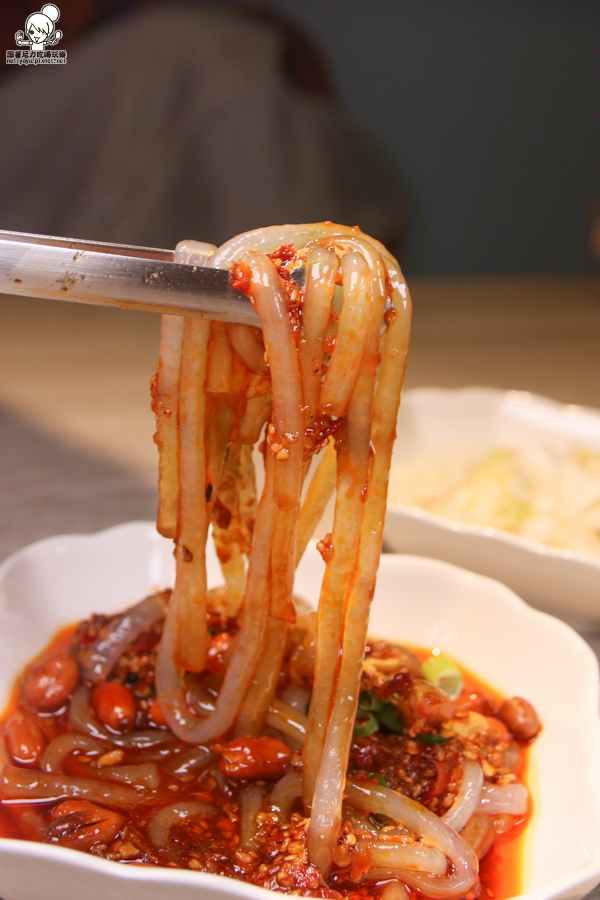 食鍋 麻辣火鍋 鍋物 火鍋 北高雄火鍋 鴛鴦鍋 高雄美食 高雄必吃 霸氣肉盤 肉多