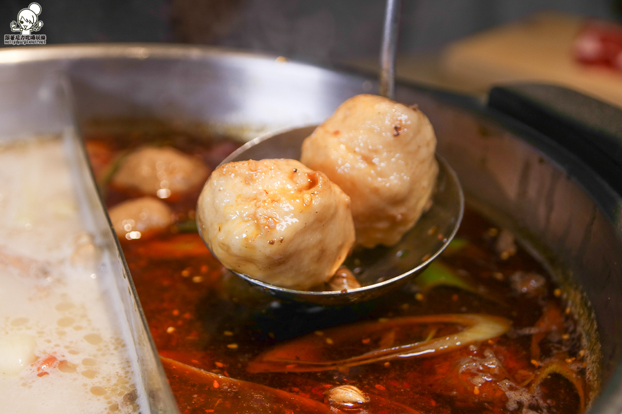 食鍋 麻辣火鍋 鍋物 火鍋 北高雄火鍋 鴛鴦鍋 高雄美食 高雄必吃 霸氣肉盤 肉多