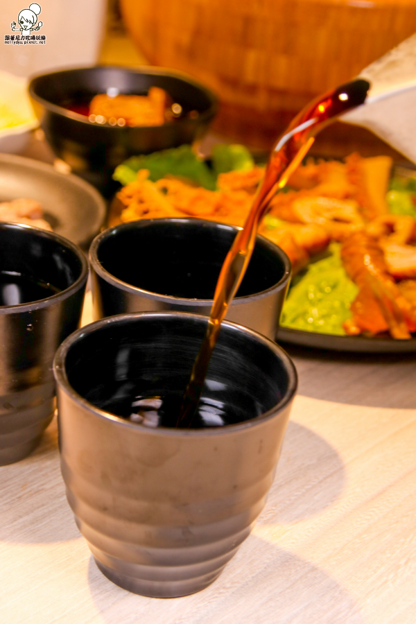 食鍋 麻辣火鍋 鍋物 火鍋 北高雄火鍋 鴛鴦鍋 高雄美食 高雄必吃 霸氣肉盤 肉多