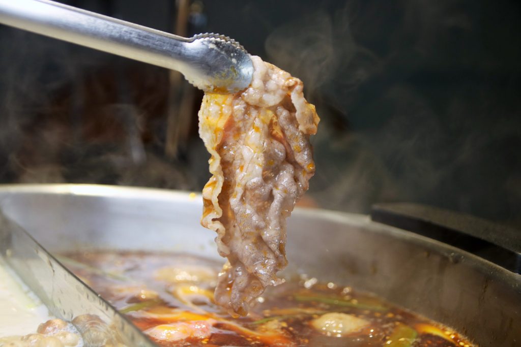食鍋 麻辣火鍋 鍋物 火鍋 北高雄火鍋 鴛鴦鍋 高雄美食 高雄必吃 霸氣肉盤 肉多