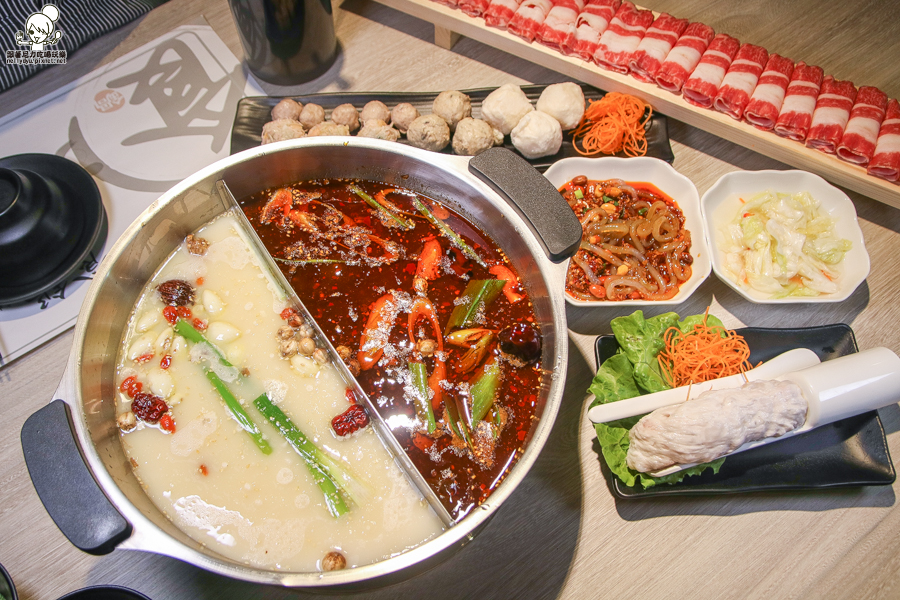 食鍋 麻辣火鍋 鍋物 火鍋 北高雄火鍋 鴛鴦鍋 高雄美食 高雄必吃 霸氣肉盤 肉多