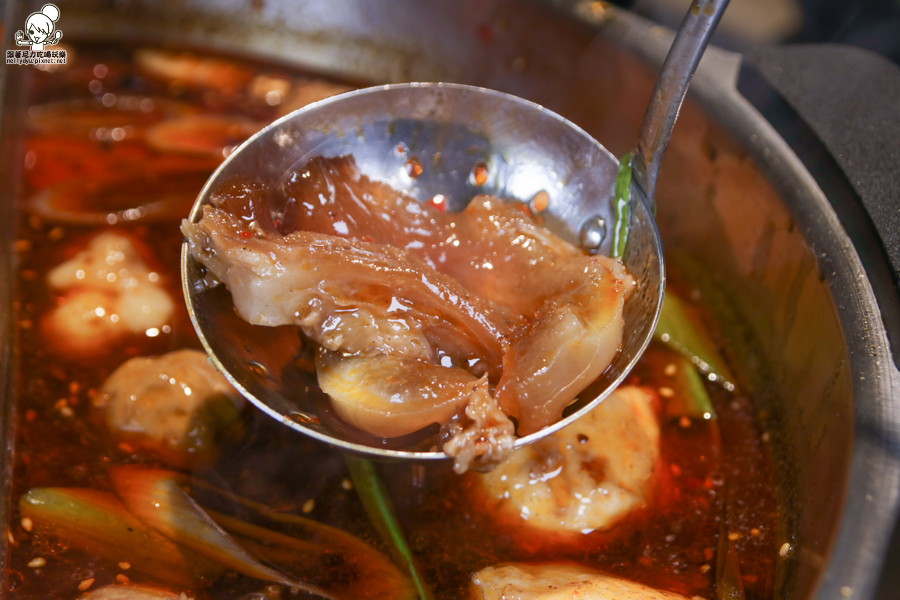 食鍋 麻辣火鍋 鍋物 火鍋 北高雄火鍋 鴛鴦鍋 高雄美食 高雄必吃 霸氣肉盤 肉多