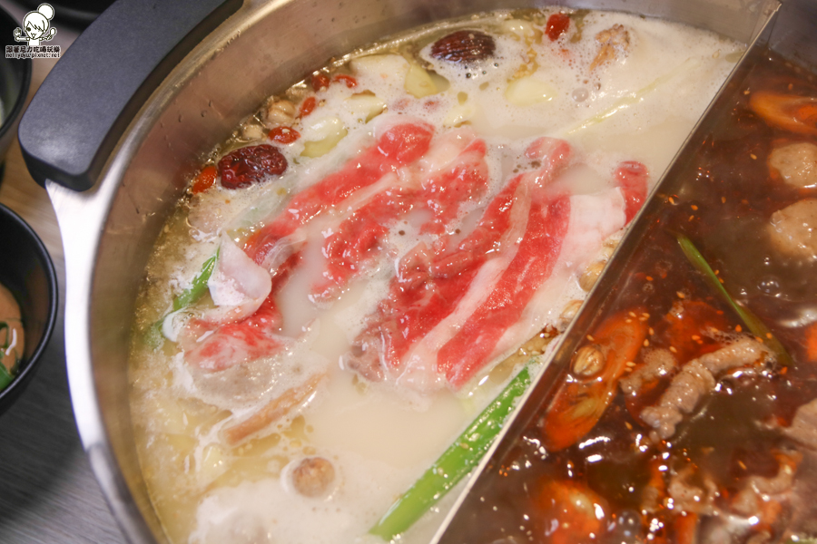 食鍋 麻辣火鍋 鍋物 火鍋 北高雄火鍋 鴛鴦鍋 高雄美食 高雄必吃 霸氣肉盤 肉多