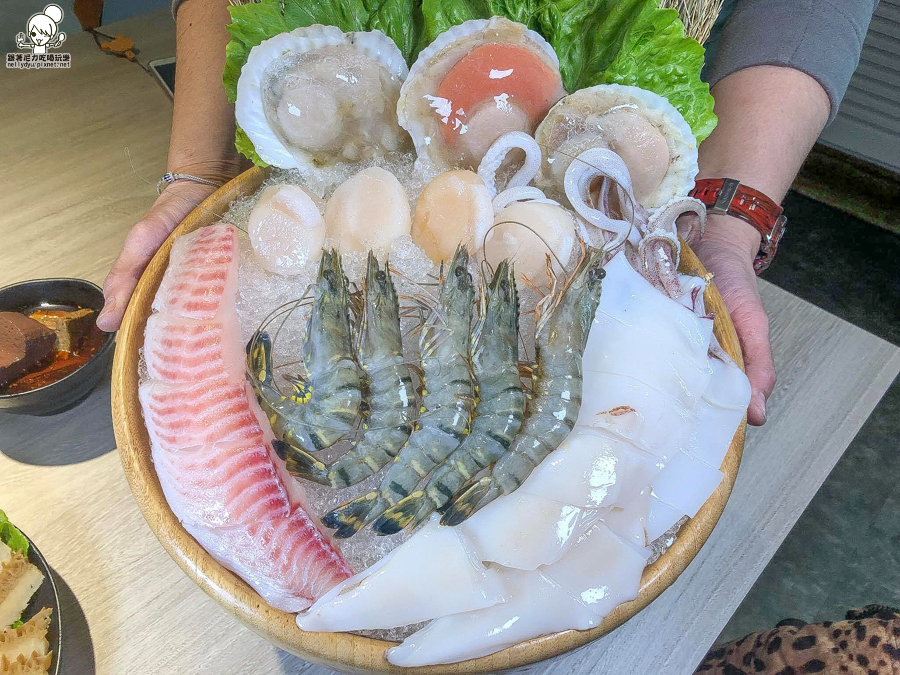 食鍋 麻辣火鍋 鍋物 火鍋 北高雄火鍋 鴛鴦鍋 高雄美食 高雄必吃 霸氣肉盤 肉多