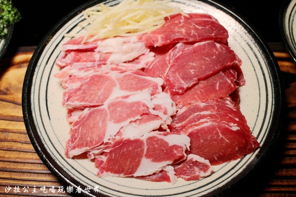 呂珍郎 清燉蔬菜羊肉：內湖羊肉爐火鍋『呂珍郎 清燉蔬菜羊肉』全羊料理/熱炒/捷運內湖站