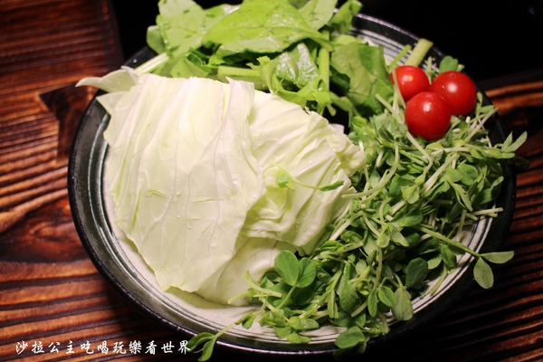 呂珍郎 清燉蔬菜羊肉：內湖羊肉爐火鍋『呂珍郎 清燉蔬菜羊肉』全羊料理/熱炒/捷運內湖站