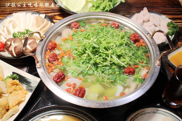 呂珍郎 清燉蔬菜羊肉：內湖羊肉爐火鍋『呂珍郎 清燉蔬菜羊肉』全羊料理/熱炒/捷運內湖站