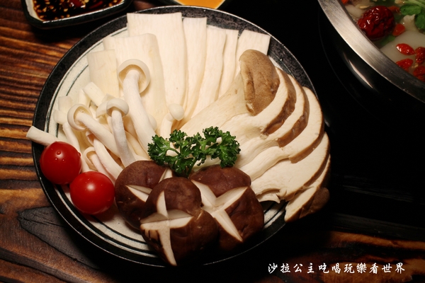 呂珍郎 清燉蔬菜羊肉：內湖羊肉爐火鍋『呂珍郎 清燉蔬菜羊肉』全羊料理/熱炒/捷運內湖站