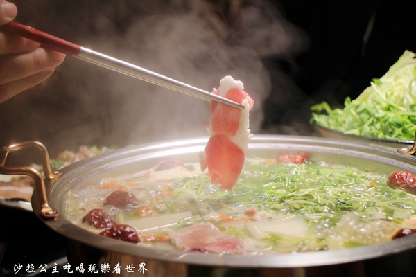 呂珍郎 清燉蔬菜羊肉：內湖羊肉爐火鍋『呂珍郎 清燉蔬菜羊肉』全羊料理/熱炒/捷運內湖站