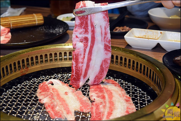 悠熹燒肉YOSHI：台中公益路高質感燒肉。悠熹燒肉。食材服務均優網路好評4.5分 推薦美國1855冷藏牛肉套餐