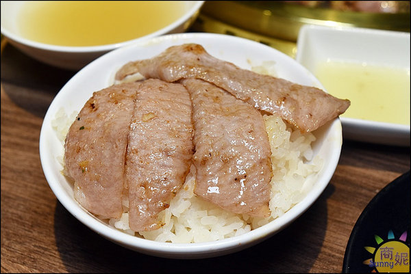 悠熹燒肉YOSHI：台中公益路高質感燒肉。悠熹燒肉。食材服務均優網路好評4.5分 推薦美國1855冷藏牛肉套餐