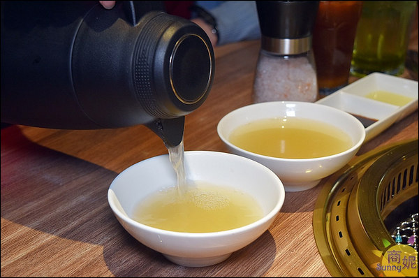 悠熹燒肉YOSHI：台中公益路高質感燒肉。悠熹燒肉。食材服務均優網路好評4.5分 推薦美國1855冷藏牛肉套餐