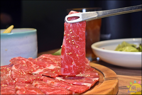 悠熹燒肉YOSHI：台中公益路高質感燒肉。悠熹燒肉。食材服務均優網路好評4.5分 推薦美國1855冷藏牛肉套餐