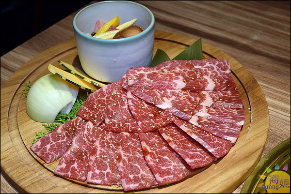 悠熹燒肉YOSHI：台中公益路高質感燒肉。悠熹燒肉。食材服務均優網路好評4.5分 推薦美國1855冷藏牛肉套餐