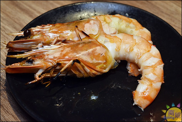 悠熹燒肉YOSHI：台中公益路高質感燒肉。悠熹燒肉。食材服務均優網路好評4.5分 推薦美國1855冷藏牛肉套餐