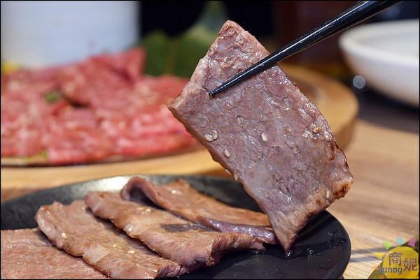 悠熹燒肉YOSHI：台中公益路高質感燒肉。悠熹燒肉。食材服務均優網路好評4.5分 推薦美國1855冷藏牛肉套餐