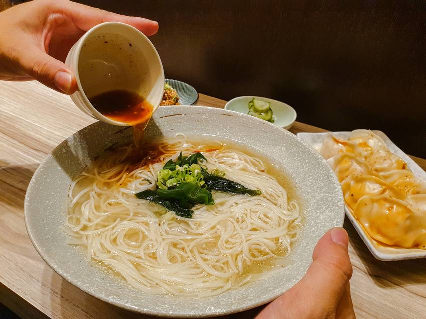 source: imgur.com 台南東區|胡攪蝦餃凱旋店-日系餃子配沾麵才是王道