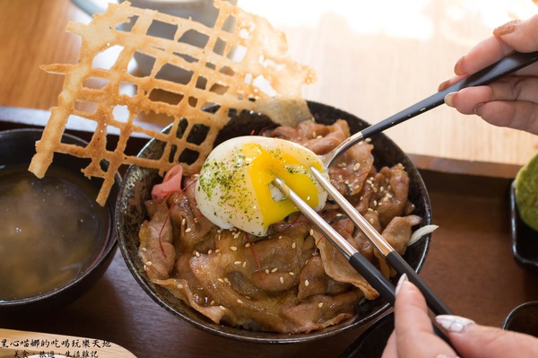 Hello無菜單日式創意料理：高雄鼓山︱Hello無菜單日式創意料理　變化多端、驚喜無限的平價無菜單日式料理，情人節也可以溫馨簡單過！