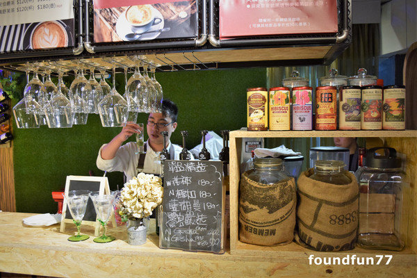 來自星星的幸福麵包SEE STAR(幸福二店)：SEESTAR來自星星的幸福麵包28小時自製熟成/忠孝復興麵包咖啡