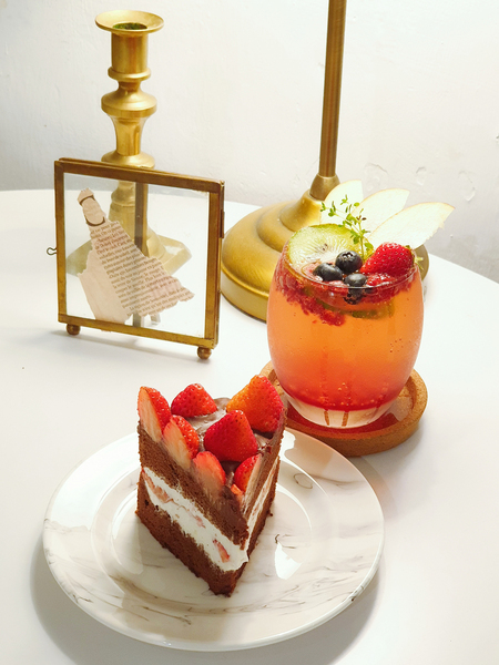 House go in 走進屋子裡:♪中山站。House go in 走進屋子裡♬ 史努比鬆餅/酪梨鮮蝦熱壓吐司/草莓覆盆子戚風