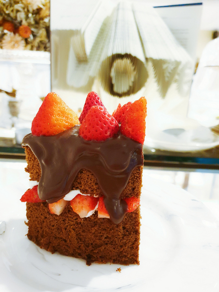 House go in 走進屋子裡:♪中山站。House go in 走進屋子裡♬ 史努比鬆餅/酪梨鮮蝦熱壓吐司/草莓覆盆子戚風