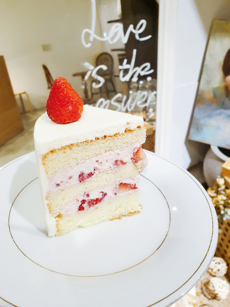 House go in 走進屋子裡:♪中山站。House go in 走進屋子裡♬ 史努比鬆餅/酪梨鮮蝦熱壓吐司/草莓覆盆子戚風