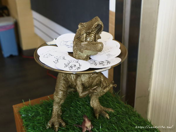 魚吃土。手作三文治:台中美食│魚吃土。手作三文治。〃超狂爆漿起司花醬吐司,還有芋頭控必點芋泥蛋餅,晚上也有營業的早午餐~