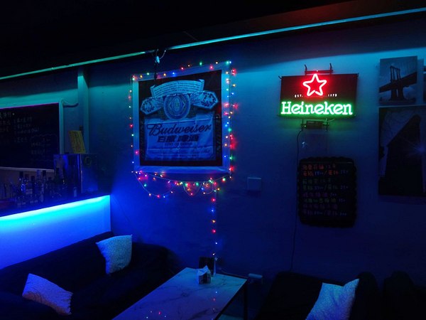 Virgo炭燒夜食:Virgo炭燒夜食-林森北路巷弄內酒bar 除了酒品選擇多樣 烤物炸物也不賴 店內備有鏢機 不管要約會或開趴都適合(附菜單)