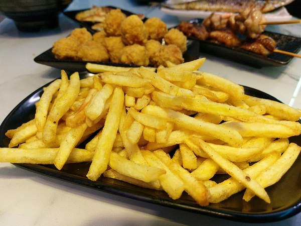 Virgo炭燒夜食：Virgo炭燒夜食-林森北路巷弄內酒bar  除了酒品選擇多樣  烤物炸物也不賴  店內備有鏢機  不管要約會或開趴都適合(附菜單)