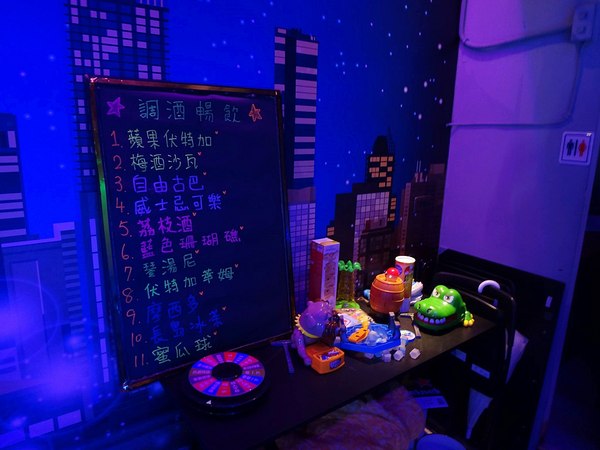 Virgo炭燒夜食:Virgo炭燒夜食-林森北路巷弄內酒bar 除了酒品選擇多樣 烤物炸物也不賴 店內備有鏢機 不管要約會或開趴都適合(附菜單)