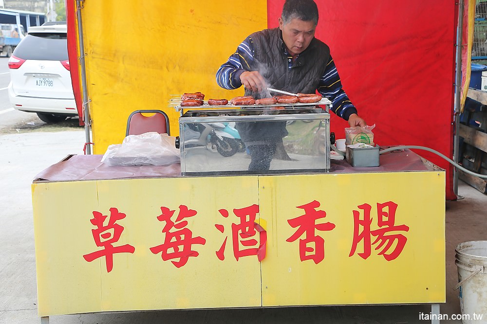 台南旅遊｜2018過年旅遊~走!我們去採草莓囉!!南科觀光草莓園｜南科高架草莓園｜台南採草莓｜新市善化草莓園｜新年旅遊走春｜草莓花束｜奶蓋草莓鮮奶 - 台南好Food遊