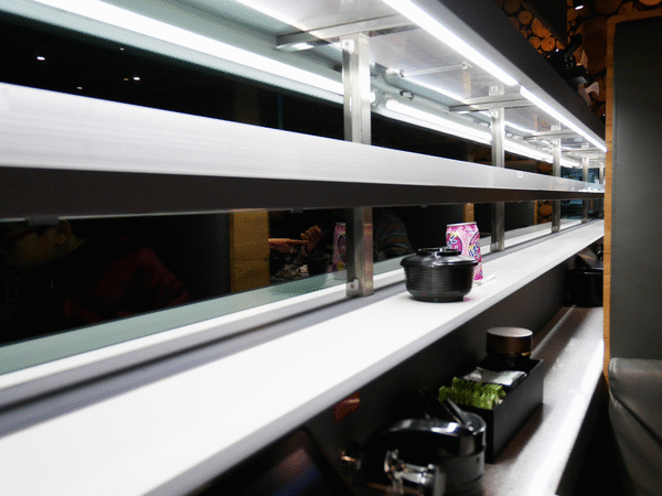 *台北西門站餐廳推薦*Magic Touch点爭鮮~平價日本料理,平板點餐+新幹線直送,好吃好玩拍照美食