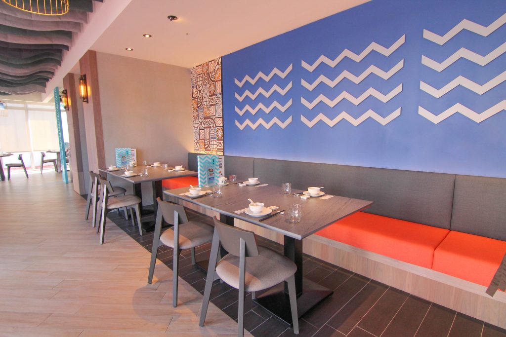 基隆新景點｜東岸廣場(商場)今開幕！ 欣賞港口景致，頂樓還有大操場！ 除了大啖海鮮的米其林餐廳(莆田) 另外還有石2鍋、丸龜製麵、湯姆熊、 日本すき家、はま寿司進駐， 小朋友最愛的氣墊溜滑梯.小火車都