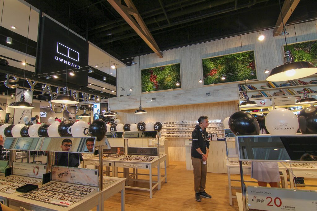 基隆新景點｜東岸廣場(商場)今開幕！ 欣賞港口景致，頂樓還有大操場！ 除了大啖海鮮的米其林餐廳(莆田) 另外還有石2鍋、丸龜製麵、湯姆熊、 日本すき家、はま寿司進駐， 小朋友最愛的氣墊溜滑梯.小火車都