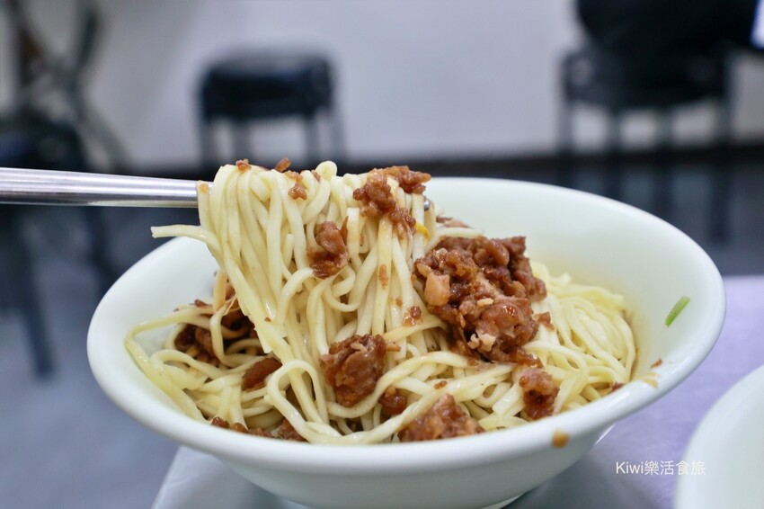 彰化火車站周邊美食！彰化黑猴麵肉燥蛤仔湯超值美味推薦。