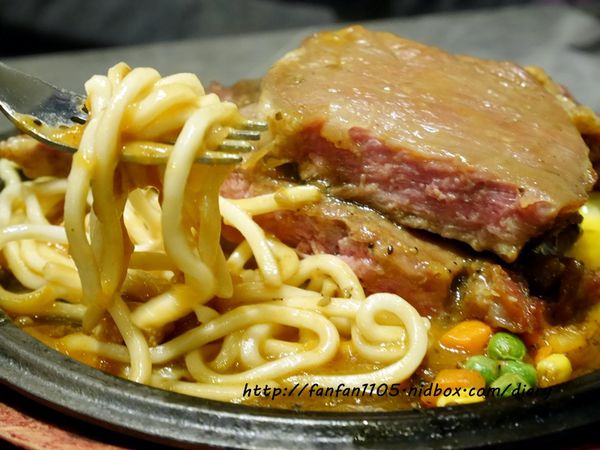 【永和牛排】鮮牛排 平價超值 附沙拉吧吐司濃湯咖啡飲料冰沙冰淇淋 (20).JPG