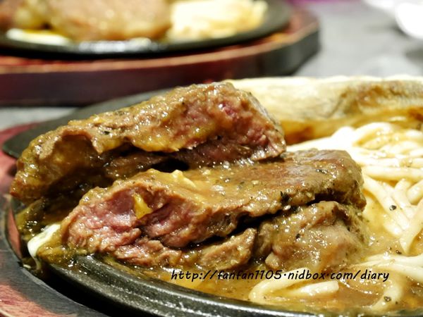 【永和牛排】鮮牛排 平價超值 附沙拉吧吐司濃湯咖啡飲料冰沙冰淇淋 (22).JPG