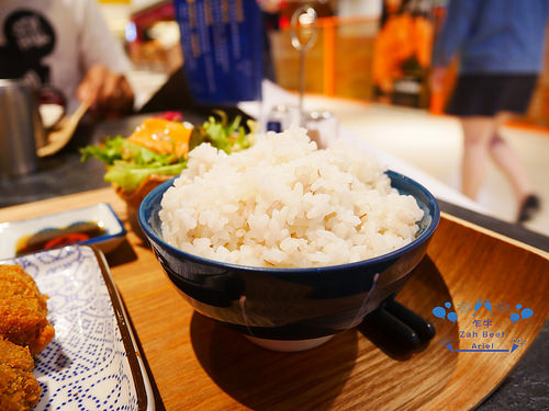 【台南美食】乍牛 炸牛排專賣▸台南新光三越中山店12F▸酥脆外皮搭配軟嫩肉質吃完還想再吃