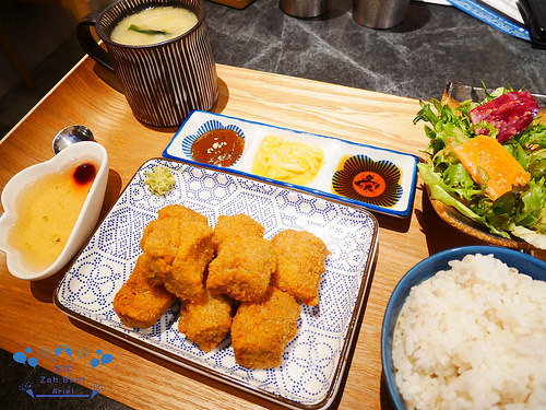 【台南美食】乍牛 炸牛排專賣▸台南新光三越中山店12F▸酥脆外皮搭配軟嫩肉質吃完還想再吃