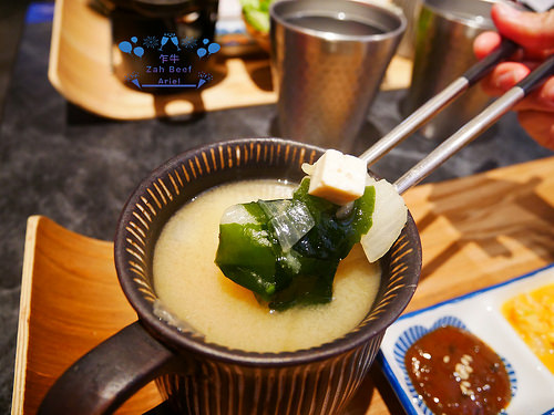 【台南美食】乍牛 炸牛排專賣▸台南新光三越中山店12F▸酥脆外皮搭配軟嫩肉質吃完還想再吃