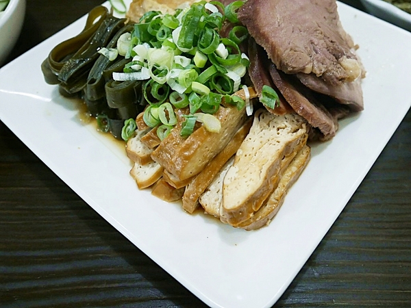 條條有理：條條有理-台中大墩路巷弄內推薦麵食  環境舒適到像吃早午餐  餐點都夠水準  午餐、晚餐都想拜訪