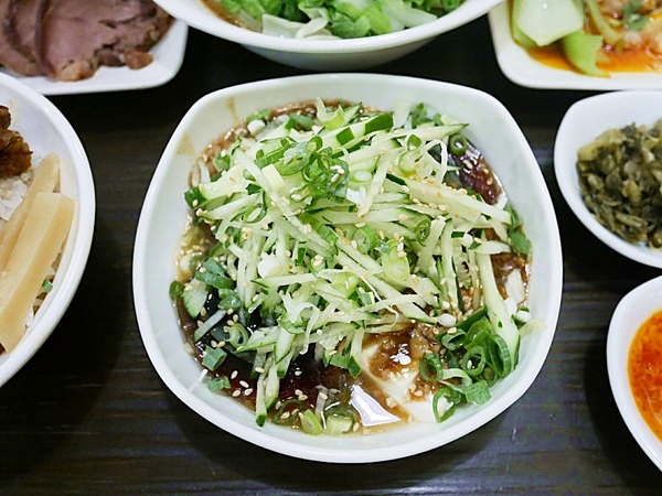 條條有理：條條有理-台中大墩路巷弄內推薦麵食  環境舒適到像吃早午餐  餐點都夠水準  午餐、晚餐都想拜訪