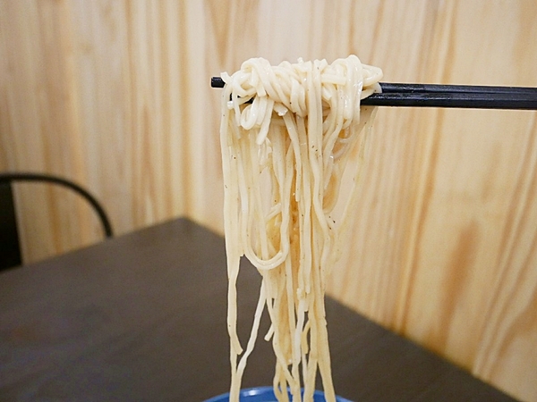 條條有理：條條有理-台中大墩路巷弄內推薦麵食  環境舒適到像吃早午餐  餐點都夠水準  午餐、晚餐都想拜訪