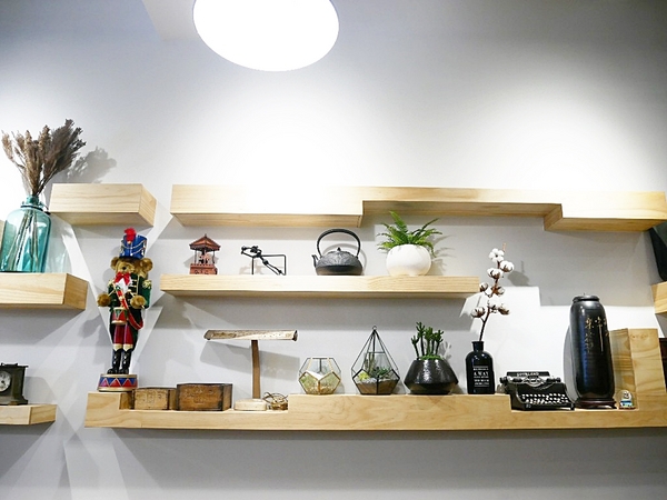 條條有理：條條有理-台中大墩路巷弄內推薦麵食  環境舒適到像吃早午餐  餐點都夠水準  午餐、晚餐都想拜訪