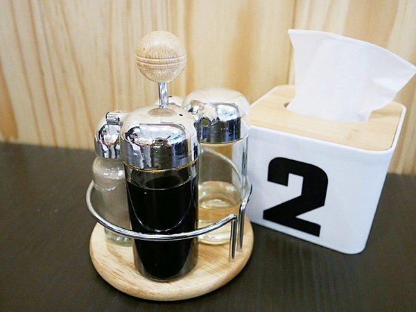 條條有理：條條有理-台中大墩路巷弄內推薦麵食  環境舒適到像吃早午餐  餐點都夠水準  午餐、晚餐都想拜訪